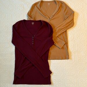 Set of two long-sleeved henley tops